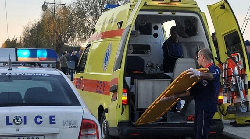 Αυτοκίνητο έπεσε πάνω σε περίπτερο στο Παλαιό Φάληρο -Στο νοσοκομείο ο ιδιοκτήτης του